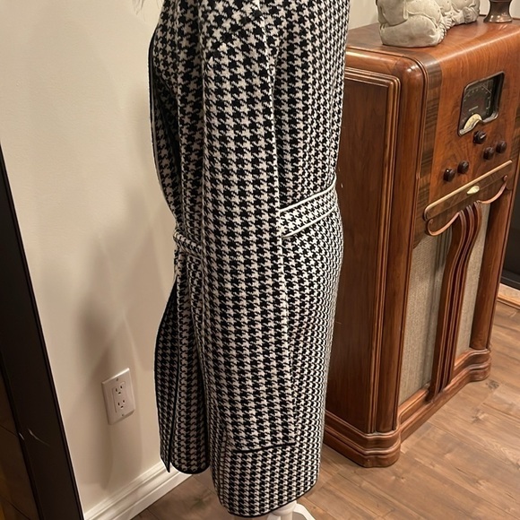 Jane and John L black & white houndstooth wrap belt jacket with faux fur - Picture 7 of 11